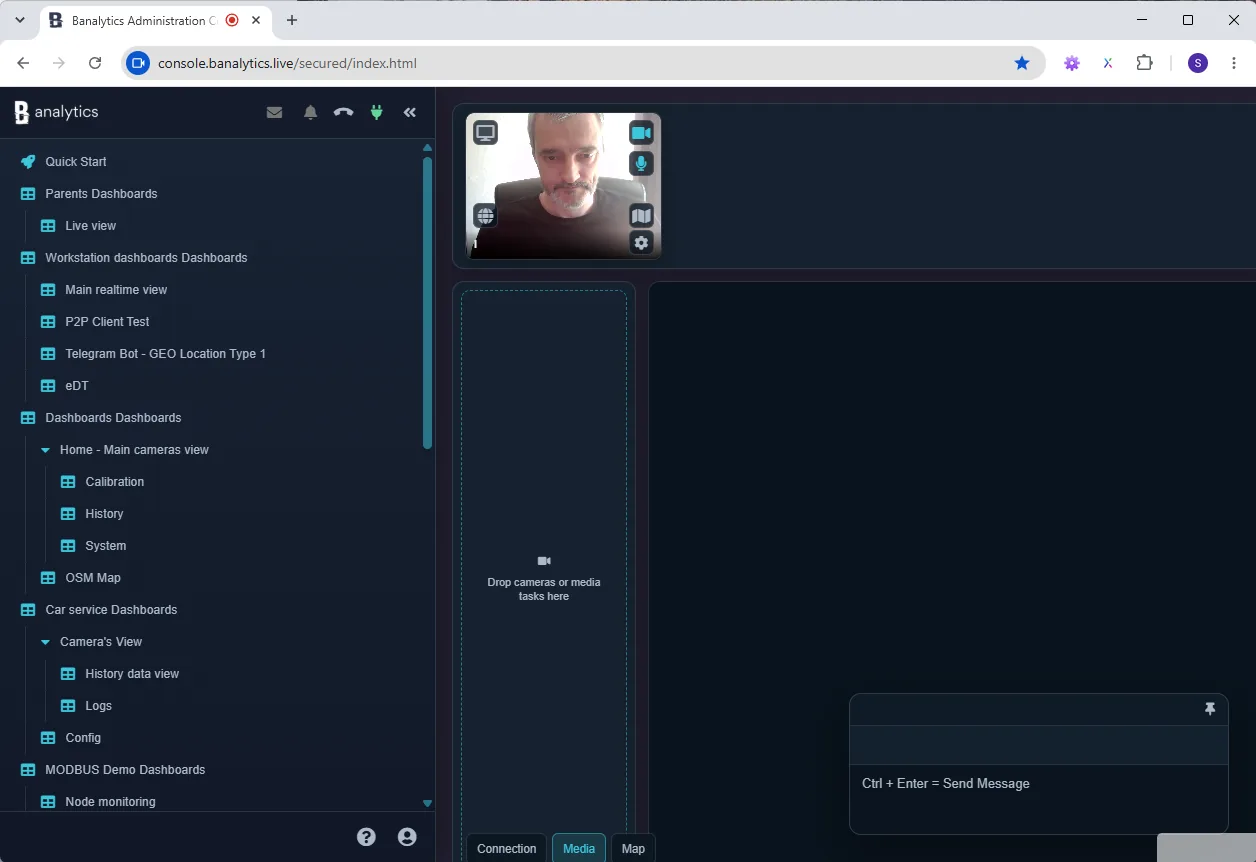 Banalytics Live Chat session with participant strip, media source panel, central stage, and compact chat